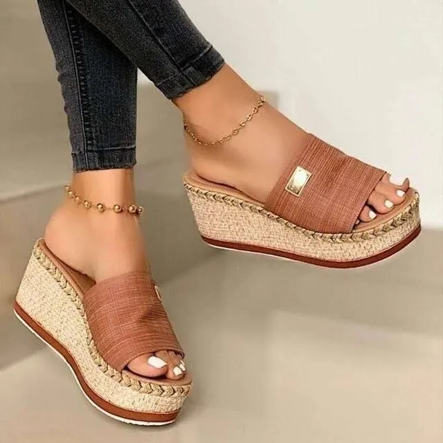 Casual Thick Bottom Platform Women's Slippers