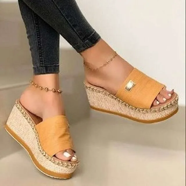 Casual Thick Bottom Platform Women's Slippers