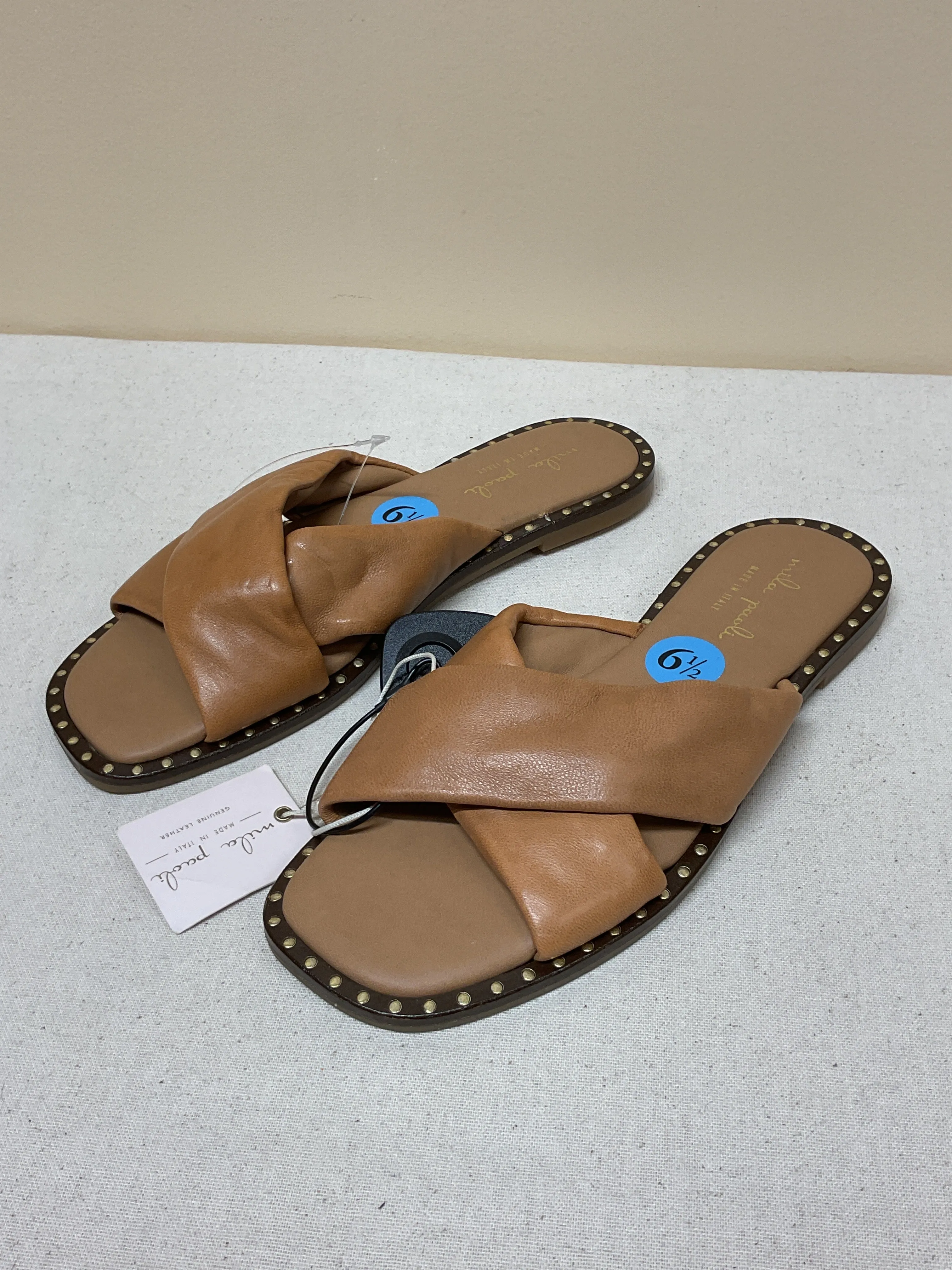 Sandals Flats By Clothes Mentor In Brown, Size:6.5