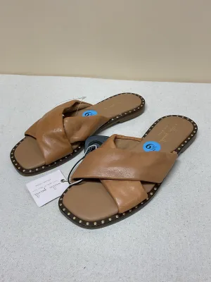 Sandals Flats By Clothes Mentor In Brown, Size:6.5