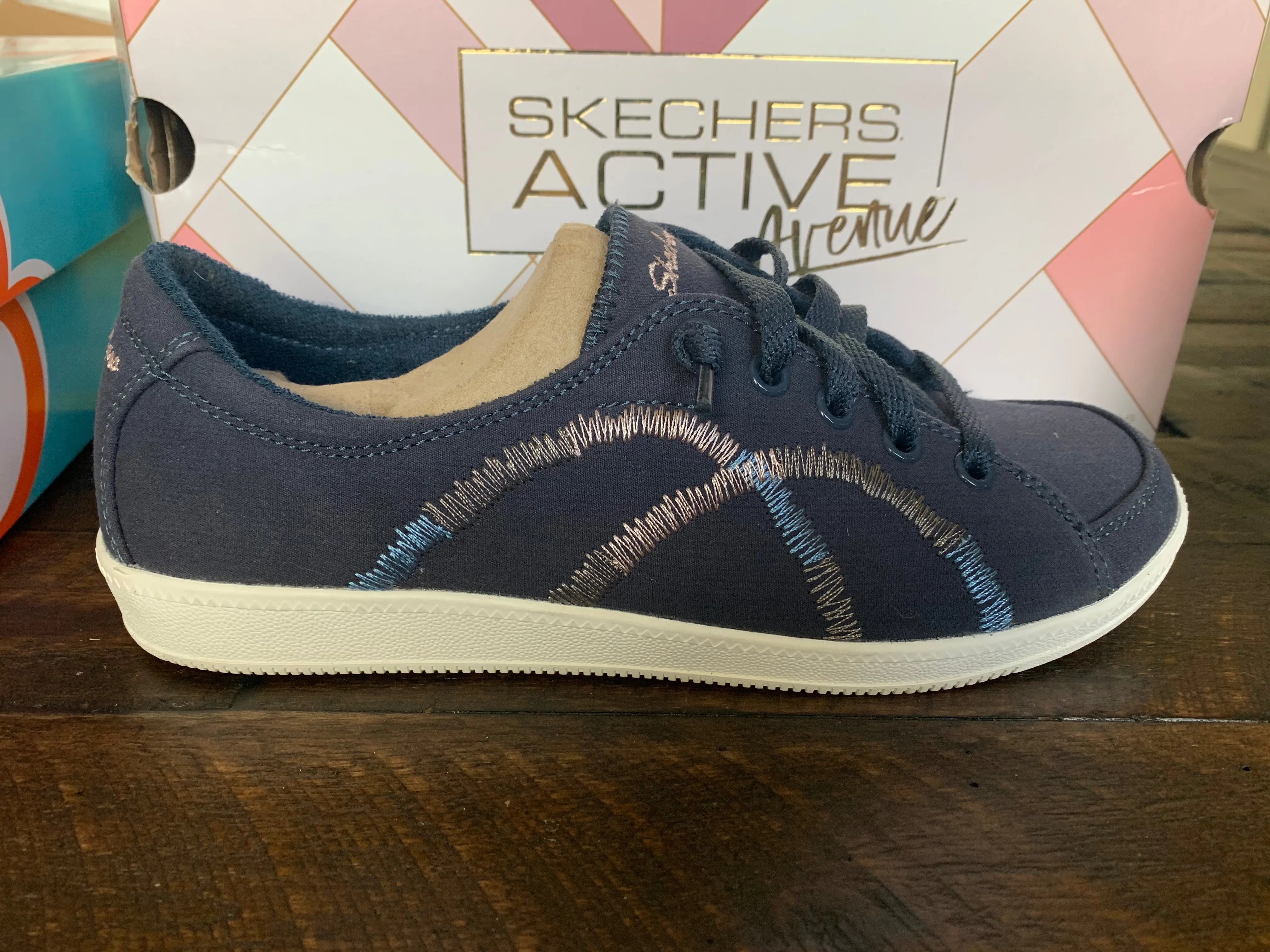 Skechers Madison Ave – Allow Me Women’s Shoes Sneakers, Size 7